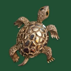Vtg MONET Silvertone Turtle Brooch